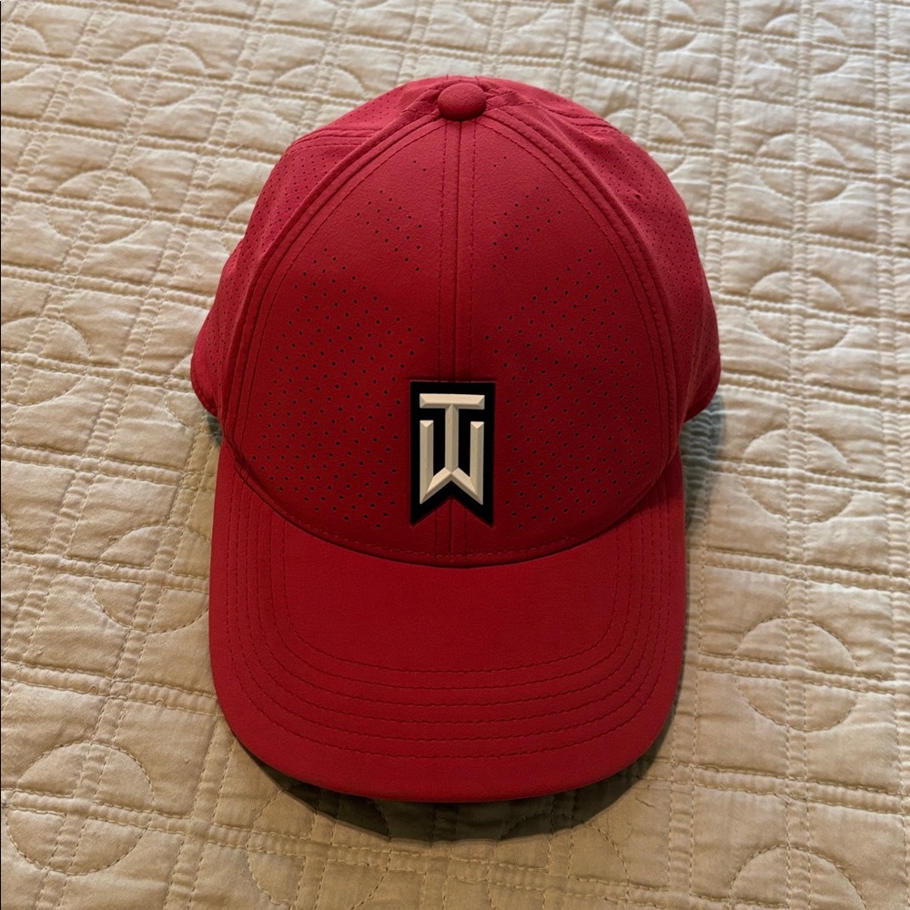 Nike Tiger Woods Golf Cap, Mens S/M, Red with Mesh Backing, Embroidery, NWOT